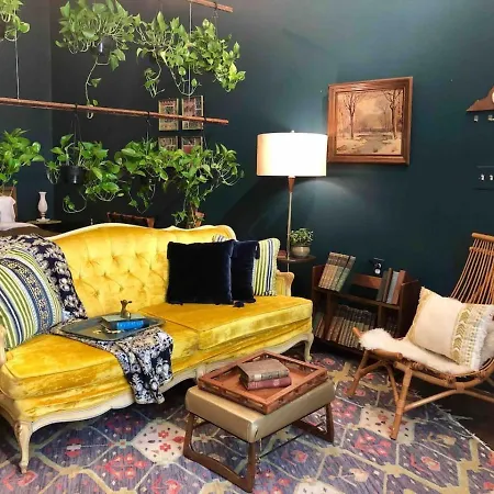 Downtown Lynchburg, Vintage Courtyard Loft, Va Apartment
